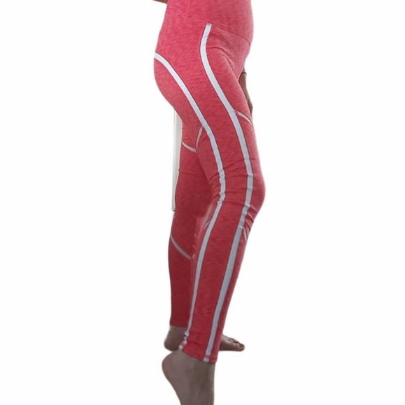 ALO Yoga Continuity Leggings . - Picture 14 of 16